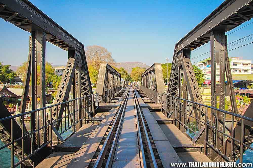 Damnoen Saduak Floating Market and River Kwai Tour