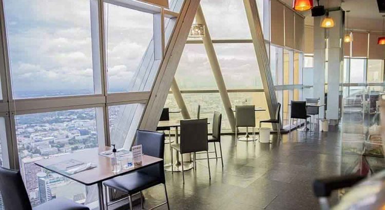 Best view sky restaurant with deliciose buffet lunch Bangkok at Baiyoke Sky Hotel at on 76th or 78th floor of Baiyoke Sky, booking discount ticket price