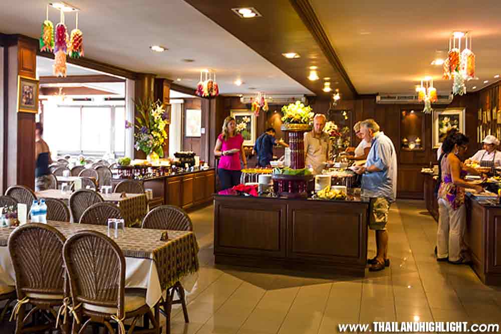 Cheap riverside restaurants bangkok, enjoy delicious buffet lunch Bangkok at Wanfah Restaurant near bank of Chaophraya river,booking discount price offer
