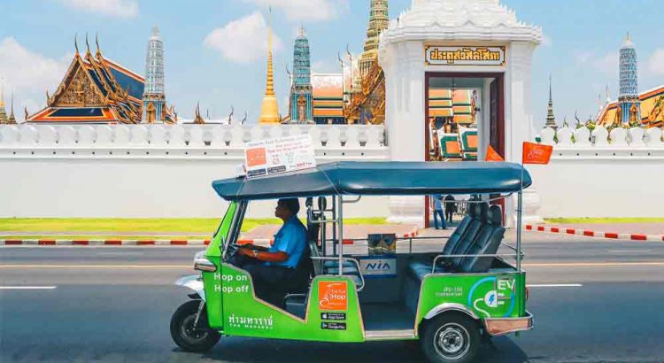 One Day Tuk Tuk Tour Bangkok,Unlimited Tuk Tuk Rides around Old Town in Bangkok.Tuk Tuk Hop on Hop off Bangkok will take you to landmark tourist attractions