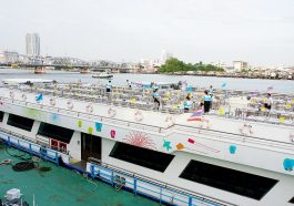 Lunch in Bangkok @ Phra Pin Klao Bridge Pier with International Buffet Lunch Bangkok River Side Cruise river floating restaurant,cruise drop for lunch only