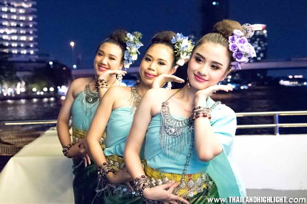 Where to celebrate loy krathong in Bangkok,Thailand if you loogking for some place for Loy krathong Bangkok Loy Krathong Dinner Cruise Viva Alangka Bangkok 